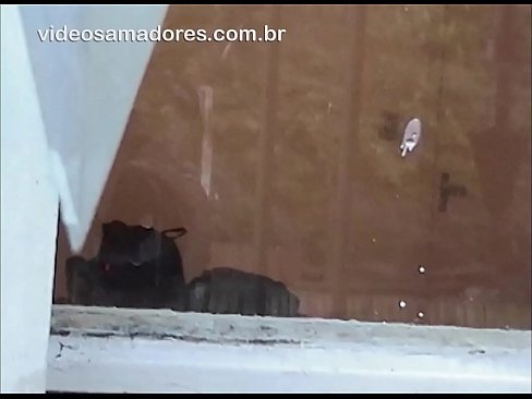 ❤️ Home cachondo mirando á súa moza con outro mozo, gravando un vídeo de carallo sen molestar á parella Vídeo de sexo en % gl.mouthporn.ru %